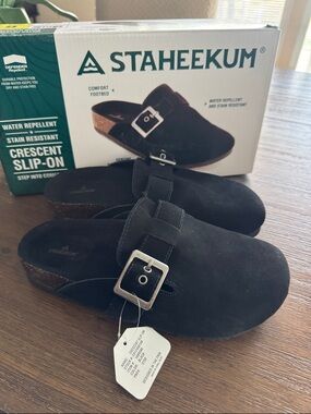 STAHEEKUM Black Crescent Slip-On Clog with Buckle